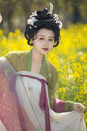 秋天的第一杯奶茶黄段子